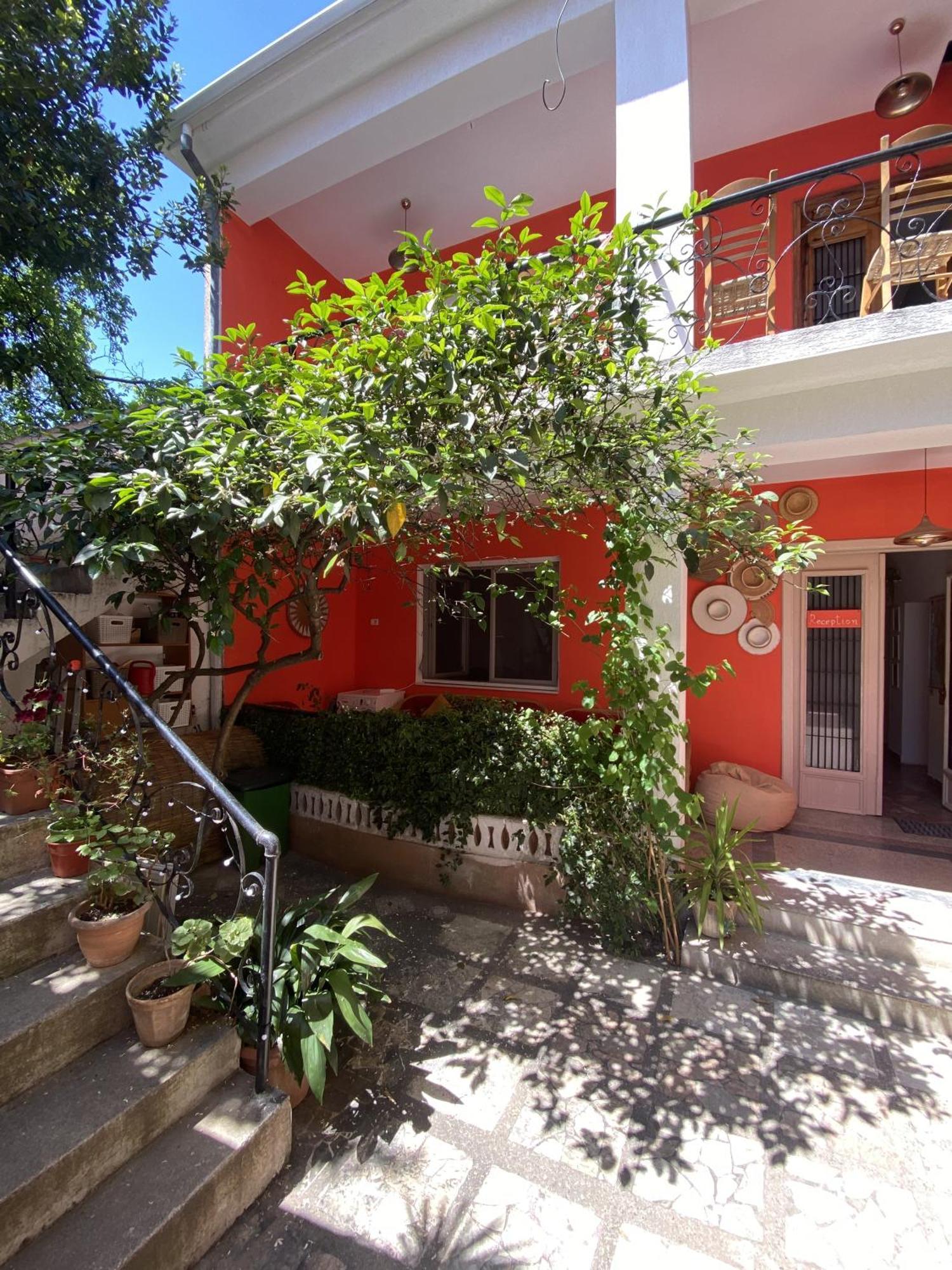 Trip'N'Hostel Chill Zone Tirana Exterior foto